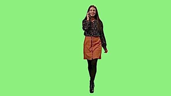 Yürüyen Kız Yeşil Perde Çekimleri Yürüyen Kız Yeşil Perde Çekimleri